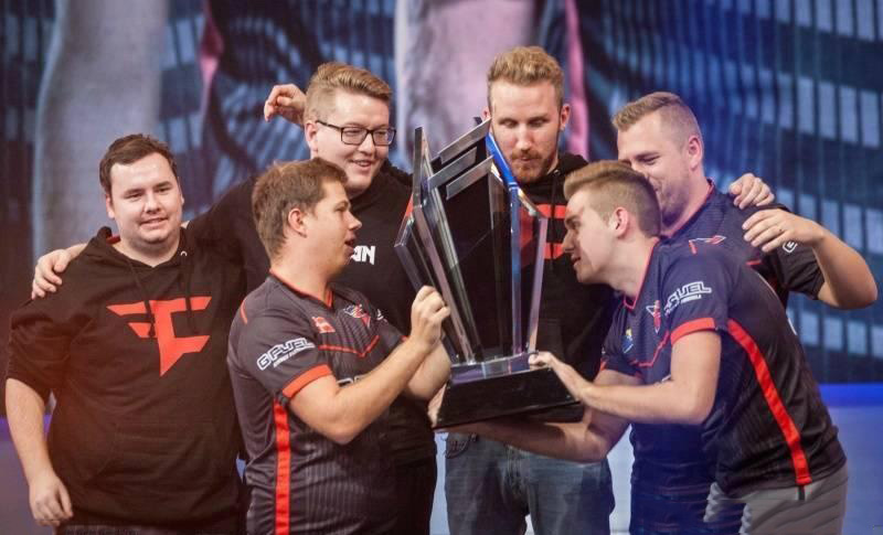 Ruler ：听说今天是我八周年纪念日，感谢送我礼物祝贺我的每个人